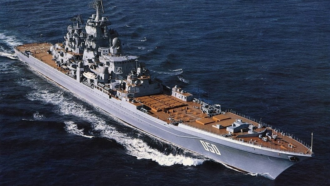 Aerial view of Kirov-class cruiser with hull number 050 at sea, Granit deck forward and helicopter deck aft