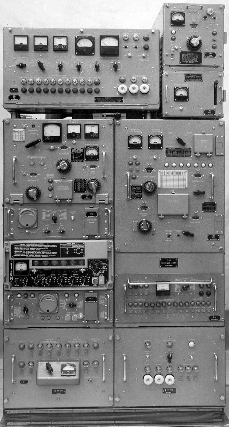 R-140 transmitter rack
