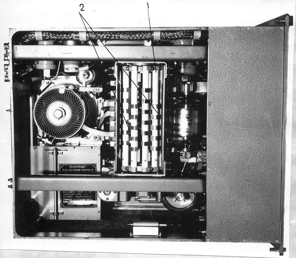 R-140 power amplifier viewed from above