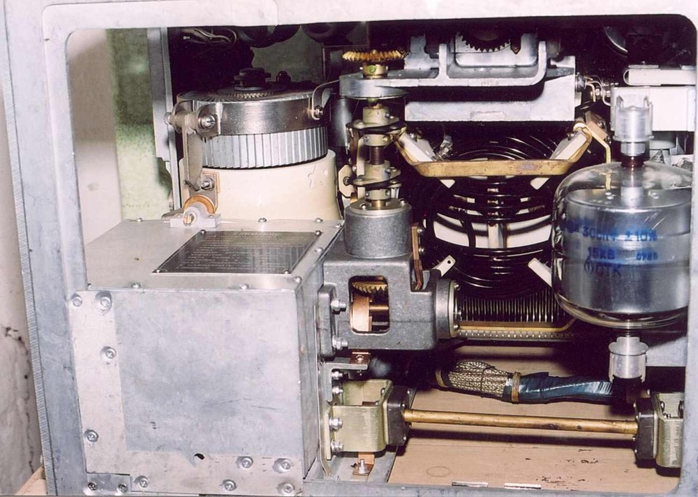 R-140 power amplifier internals